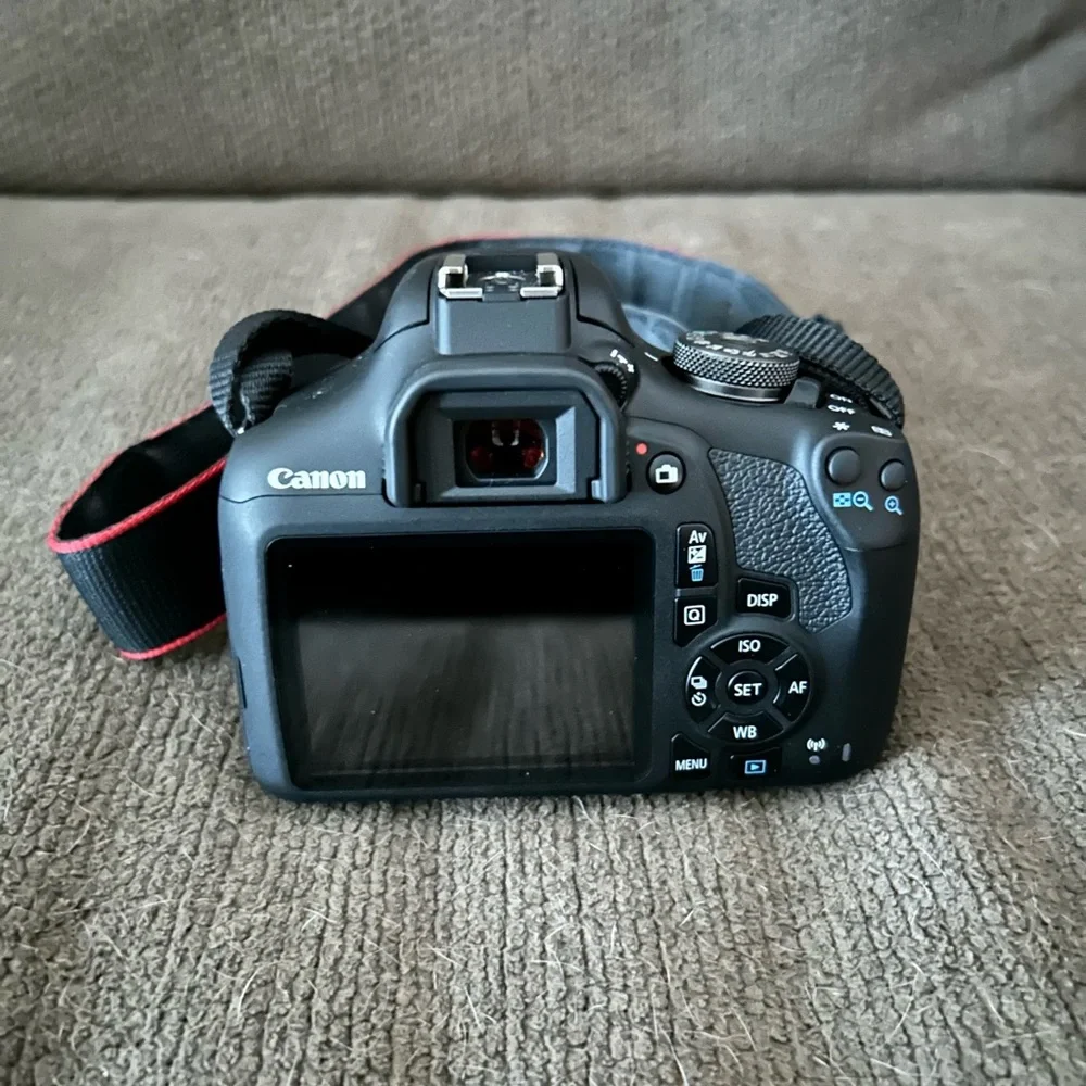 Canon EOS Rebel T7 Camera Bundle - Black